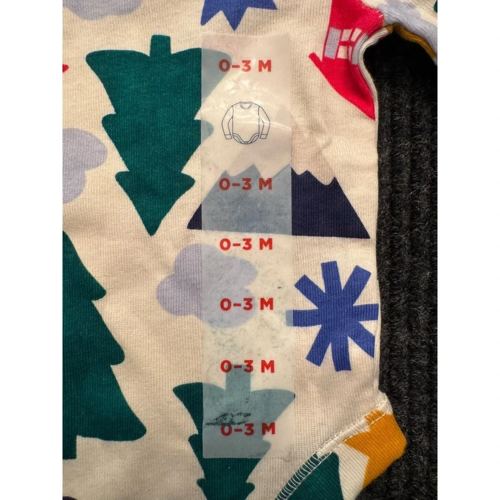 Old Navy Baby Bodysuit NWT 0-3M Long Sleeve Holiday Winter Cabin Tree Stars